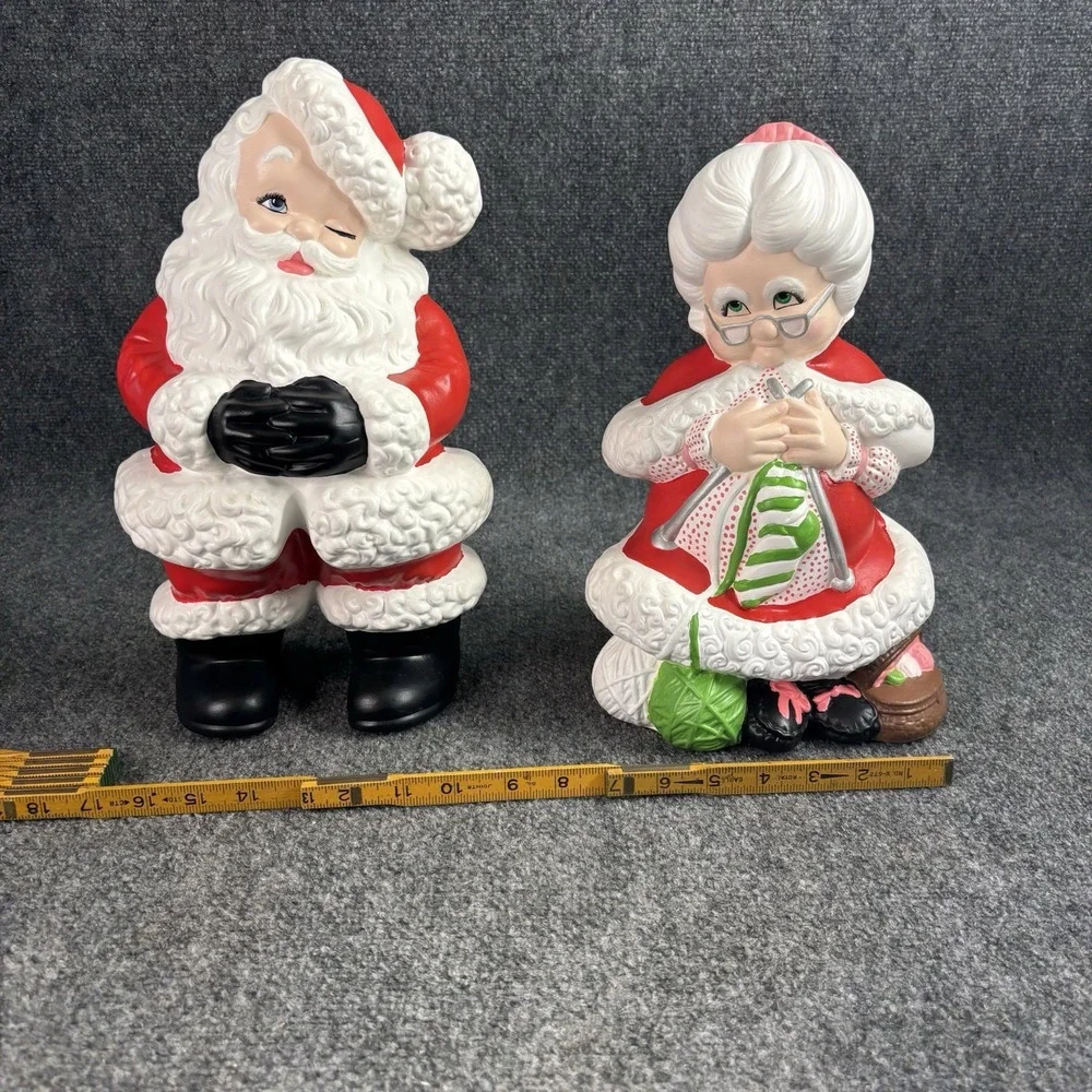 Vtg Atlantic Mold Santa & Mrs Claus Winking Knitting Ceramic Christmas 14
